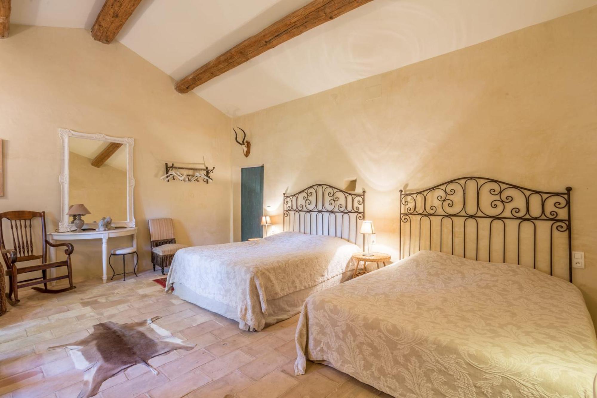 La Maison Des Artistes Ménerbes Екстериор снимка